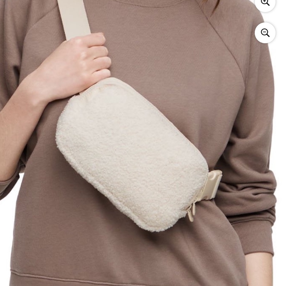 GapFit Ivory Sherpa Belt Bag (NWT)